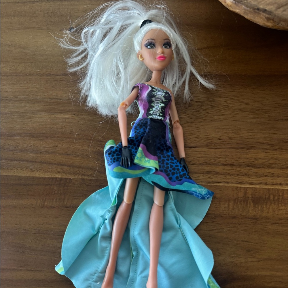 MGA Doll - Project Mc2 Experiments Camryn Nail Polish - Doll With Outfit / EUc - Picture 2 of 6